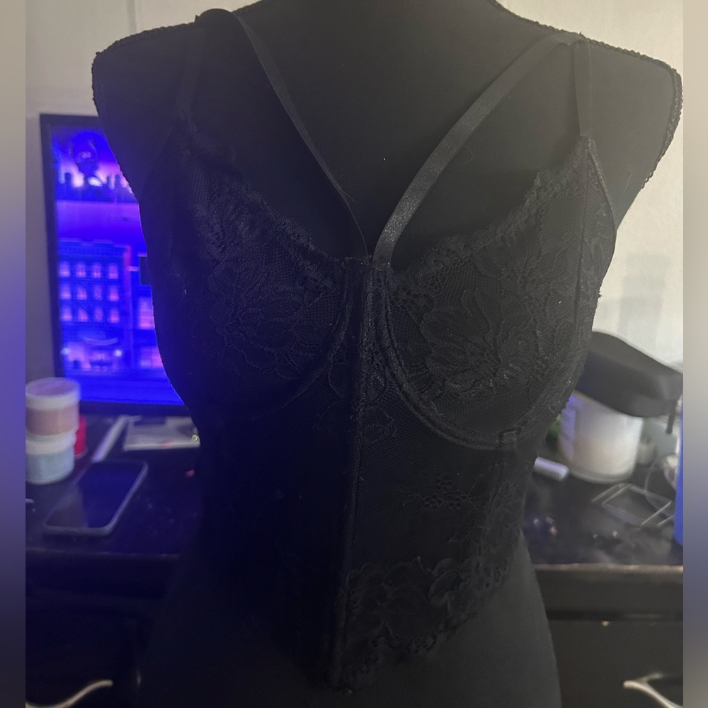 Super sexy lingerie top, lacy, size small crop top.